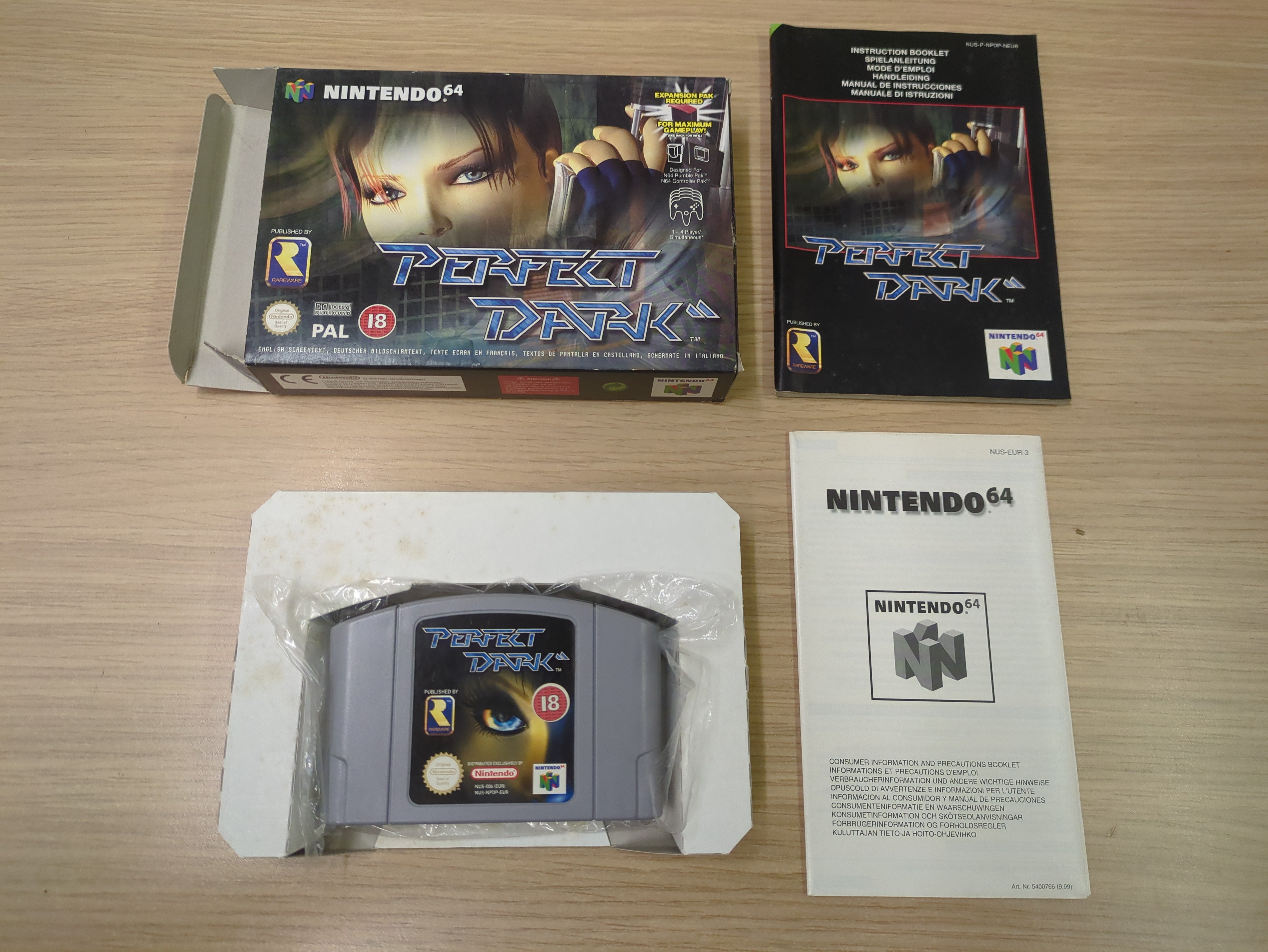 Perfect Dark Nintendo N64 game Perfect Dark Nintendo N64 game